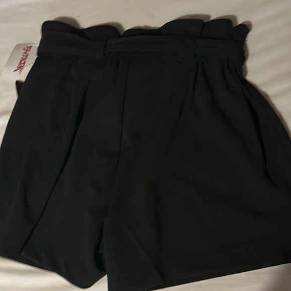 Shorts - Picture 2 of 4